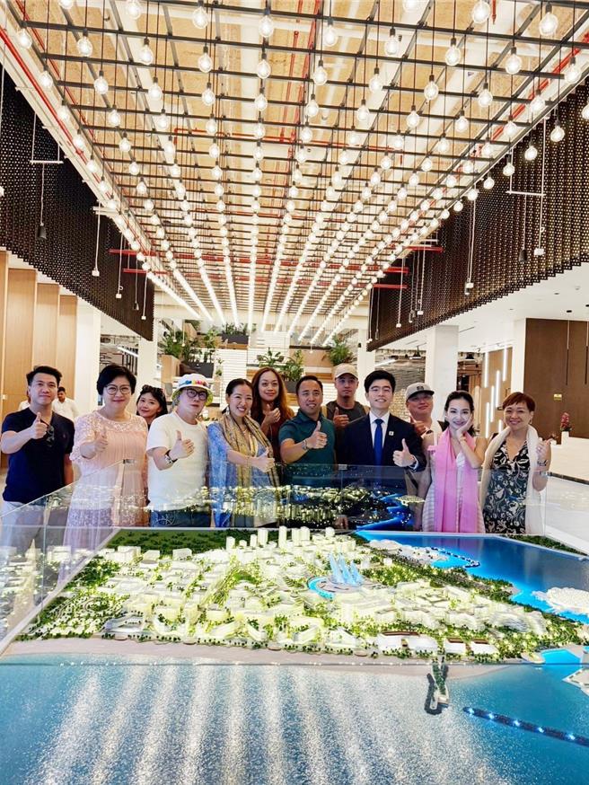 刘伊心近日在杜拜观光兼看房。（刘伊心提供）