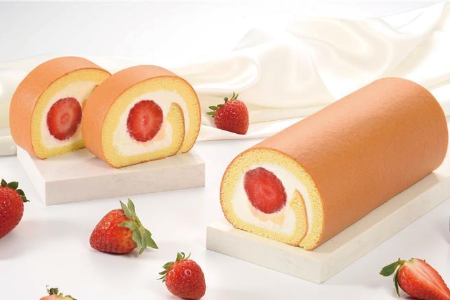 冬季最受欢迎的新鲜草莓系列甜点，12月1日起将陆续推出，草莓控可以衝了，图为「鲜採草莓生乳卷」。(亚尼克提供)