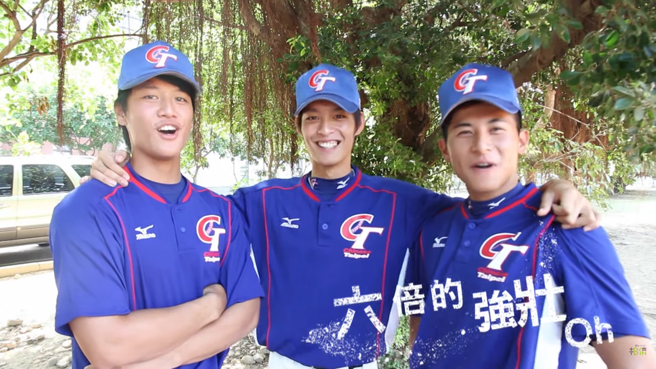 苏智杰、曹佑寧、陈杰宪10前唱歌片遭翻出。（图／YouTube 相信音乐BinMusic）