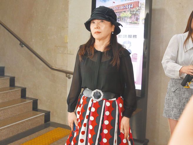 周玉蔻29日中午欲从桃园国际机场出境时，因已被相关单位限制出境，遭航空公司拒发机票，随后由国境事务大队依程序开立禁止出境的处分书。（报系资料照）