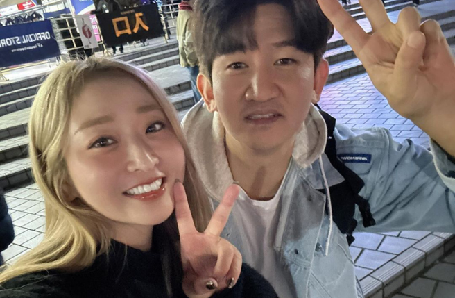 长﨑望未和好友韩籍YouTuber一同观赏12强冠军战，影片引发讨论。（图／长﨑望未IG）