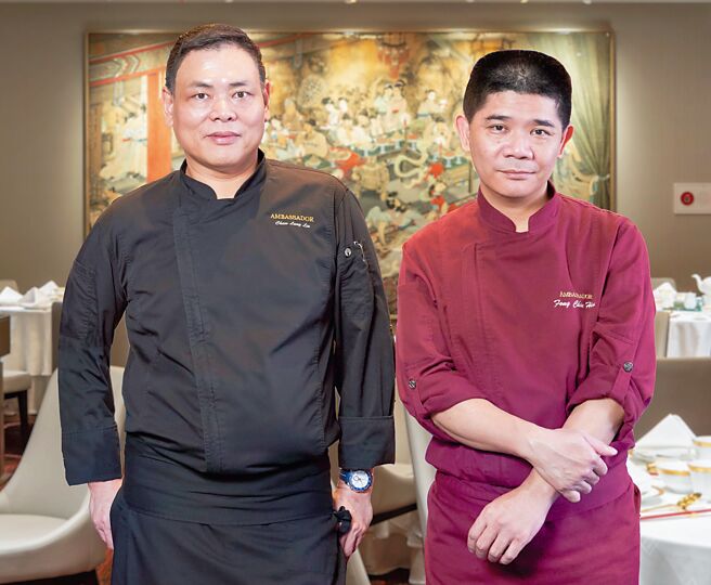 台北〈國賓中餐廳〉由行政總主廚林建龍（左）與主廚徐鳳欽聯手推出冬季主廚推薦菜餚。圖／姚舜、國賓中餐廳