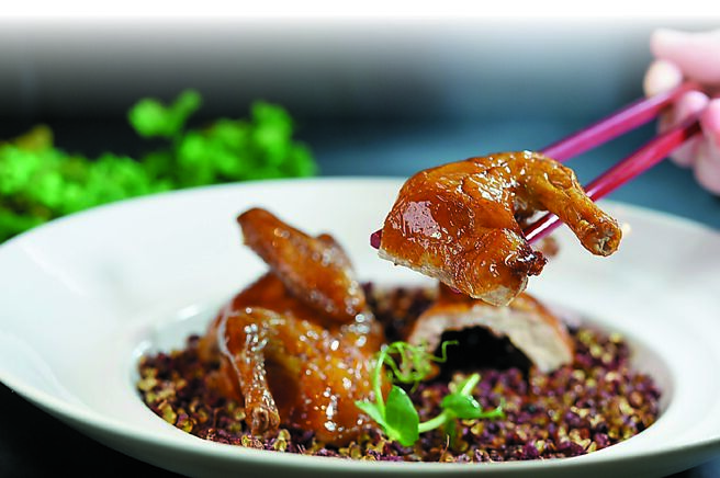 〈貢椒乳鴿〉的外皮酥脆、肉質嫩滑並帶汁，味道香麻。圖／姚舜、國賓中餐廳