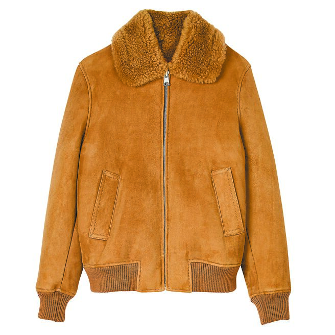 SANDRO HOMME，卡其色麂皮外套，价格店洽。（SANDRO提供）