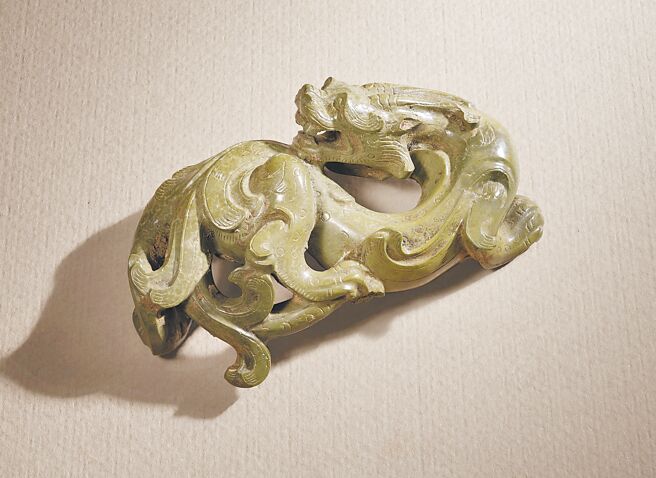 台湾藏家「蓝田山房」旧藏专拍的拍品丰富，领拍品「西汉绿松石辟邪」以高于估价4倍的2094万5000港元落槌。（Christie’s提供）