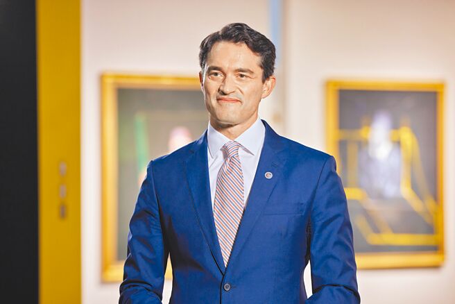 佳士得亚太区总裁庞智锋接受本报专访，看好总部启用后下半年业绩会成长。（Christie’s提供）