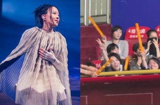 窦靖童献唱神曲〈你快乐所以我快乐〉！镜头一转照到王菲嗨翻了