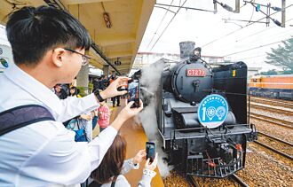 庆通车百年 蒸汽火车再现宜兰