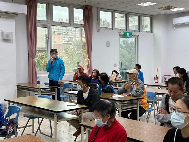 住宅处到社区进行都更说明会。(住发处提供／蔡依珍桃园传真)