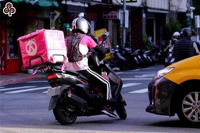 新北市三峡警分局谢姓派出所长，不满辖内退警网红「潇湘公子」常找警察处理事情，竟冒名在外送平台上狂下单送到他家中，被警分局函送。（示意图与本案无关／中时资料照）