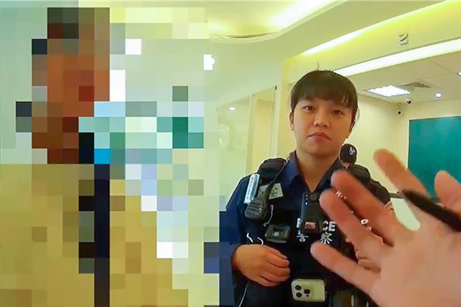 女子到银行欲提领25万元，匯款到早已遭到冻结的帐户，警方耐心劝说下，女子终于打消匯款念头，避免金钱损失。（竹北分局提供／罗浚滨新竹传真）