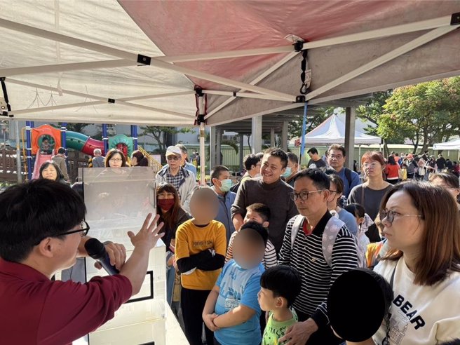 桃园义消中队联合桃园市财团法人侨莲文化艺术基金会举办寒冬送暖跟防火宣导闯关活动。（消防提供／蔡依珍桃园传真）