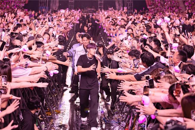 天王周杰伦是首位站上大巨蛋举办个人演唱会的歌手。（图／杰威尔提供）
