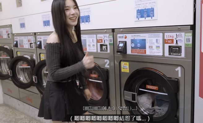 赵娟周听到洗衣机运作完毕发出哔哔声，还搞笑跳起三振舞。（图／翻摄自赵娟周YT）