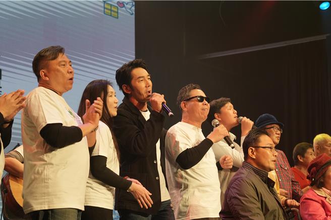 艺人李李仁出席「生命的礼讚」感恩音乐会，与大家一同为公益献唱。（台湾公益联盟提供／谢佳君台北传真）