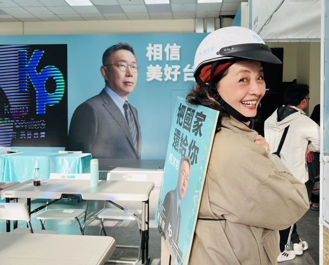 民眾黨創黨元老「大媽老司機」朱蕙蓉。（圖 / 取自朱蕙蓉臉書）