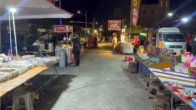 基隆市八斗子夜市12月1日晚间发生砍人事件，伤者紧急送医没有生命危险，警方正循线全力缉凶。（张志康摄）