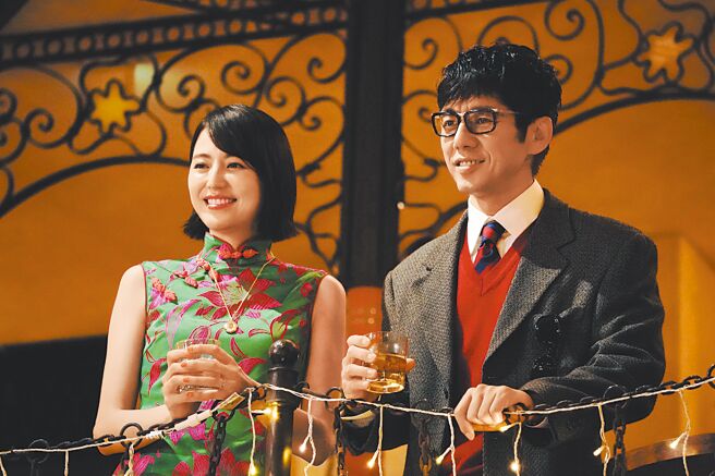 长泽雅美（左）会依照不同对象，展现不一样的穿搭风格，右为西岛秀俊。（采昌提供）