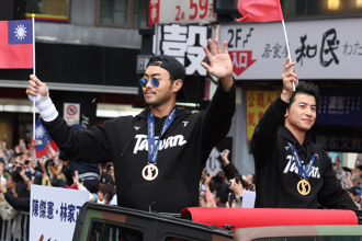 12強》林家正拒收禮物 只收「家正婦」一張紙 3萬人讚爆