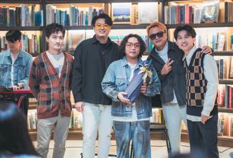 冰球樂團主唱合體「最萌身高差」 潘信維自嘲：像七爺八爺