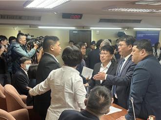 綠委集體退席！王義川立院首日：黃國昌當選召委