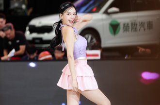 「全⺠表妹」李雅英合體電豹女辣跳開場舞 粉絲讚嘆真香