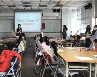 英語營融入失智元素 加深學童關懷思維