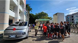 民間挺基層棒球發展 北勢國中獲贈交通車