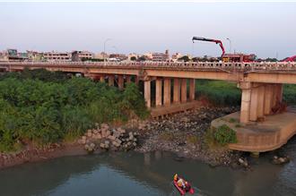 雲林北港溪1天傳2人落跳 尋獲女大生遺體