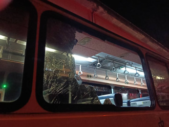 東山高中校車新店出車禍！ 自撞電線桿3學生送醫