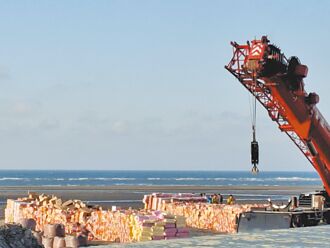 大甲鎮瀾宮送王船 萬人朝聖