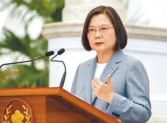 李登輝送蔡英文進民進黨當養女