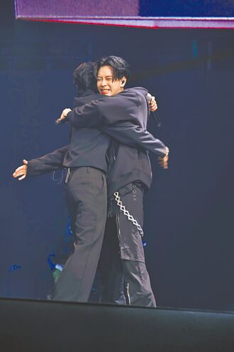 高爾宣高流開唱婁峻碩突襲送抱