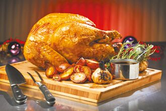 飯店端大餐 龍蝦、牛排、烤全雞誘客