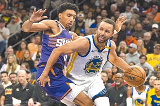 NBA》柯瑞回歸沒手感 勇士遭太陽曬傷