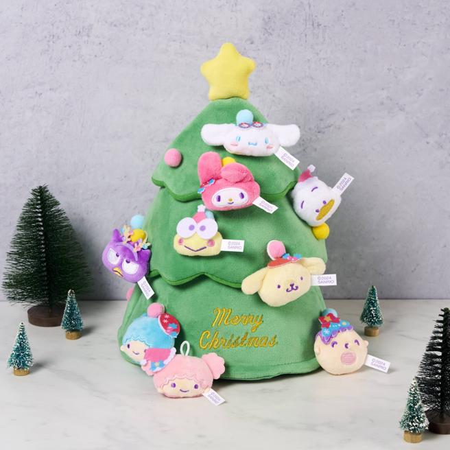 全家「圣诞树绒毛置物箱」（不含三丽鸥绒毛吊饰）相当热销，不到3天已有部分门市售完。（全家提供／朱世凯台北传真）