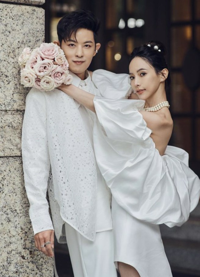 敖犬10月底与发发登记结婚。（图／piglettickle  IG）