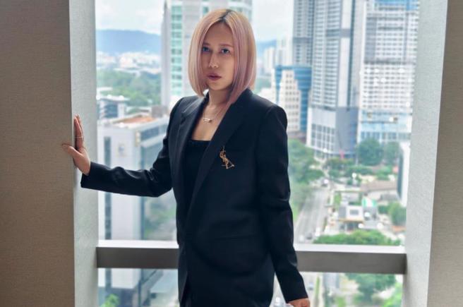 瑪菲司盛裝出席在大馬舉辦的電影首映會。（菲娛樂文創提供）