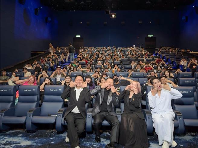 瑪菲司盛裝出席在大馬舉辦的電影首映會。（菲娛樂文創提供）