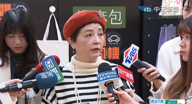 民眾党创党元老「大妈老司机」朱蕙蓉。 (截自中天新闻直播)
