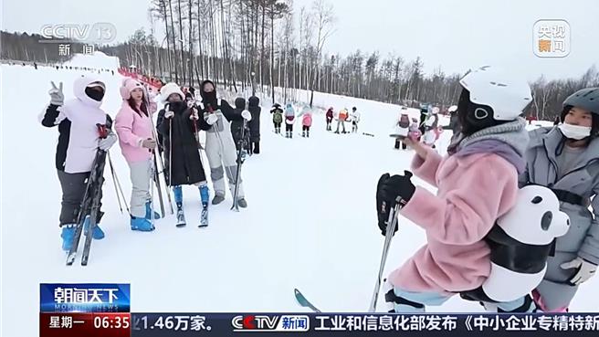 大陸入冬以來「冰雪熱」升溫，大陸專家預估2025年的冰雪產業市場規模可突破1兆人民幣大關。（央視新聞）