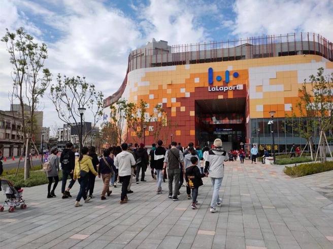 台中LaLaport女員工「整理貨物倒地昏迷」，送醫後不治。(中時資料庫)