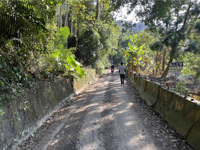 2024年12月2日苗栗縣／針對「既成道路」認定問題，苗栗縣政府推動標準化作業程序（SOP），以解決民眾反映的道路使用困難及地方公所執行問題。(苗栗縣政府提供／呂麗甄苗栗傳真）