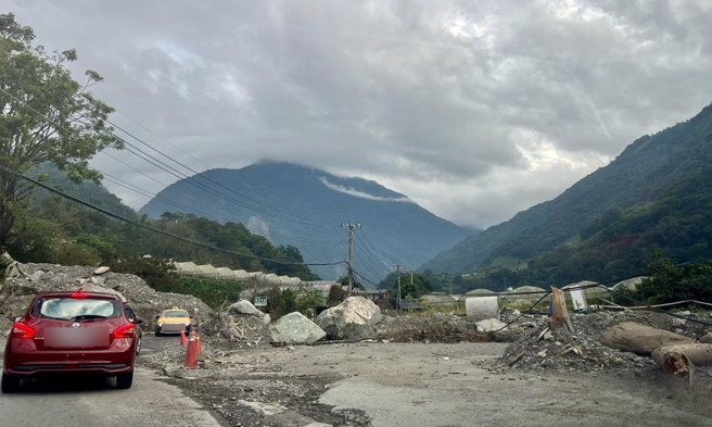 信义乡东埔温泉联外道路（投95线）4.3公里处桥梁及野溪復建工程，南投县政府获中央2.8亿元补助。（杨静茹摄）