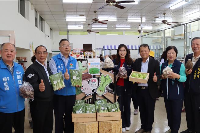 2024年12月2日苗栗县／农村社区小舖为苗栗市农会设立的第三间小舖，将扩大推广在地农特产品，贩售苗栗市农会明星商品「猫里红」红茶及猫里香菇、木耳等由农会把关的各项优质农、渔产商品。（苗栗县政府提供／吕丽甄苗栗传真）