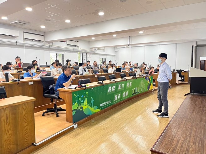温室气体盘查课程向业者授课(桃园市政府提供)