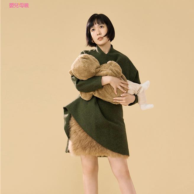 孙可芳带着儿子小太阳一起接受杂志专访。（《婴儿与母亲》提供）