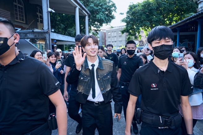 利特的出现让台湾粉丝相当开心。（客家电视台提供）