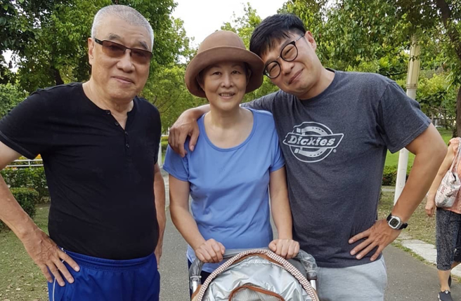 馬力歐（右）當爸爸後才知道父母的含辛茹苦。（馬力歐提供）