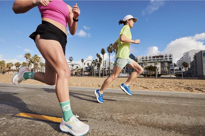 HOKA Rincon 4轻巧好上脚，贴近一般大眾的日常训练，4080元。（HOKA提供／朱世凯台北传真）